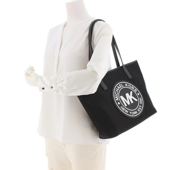 Michael Kors black and white tote - Picture 2 of 7